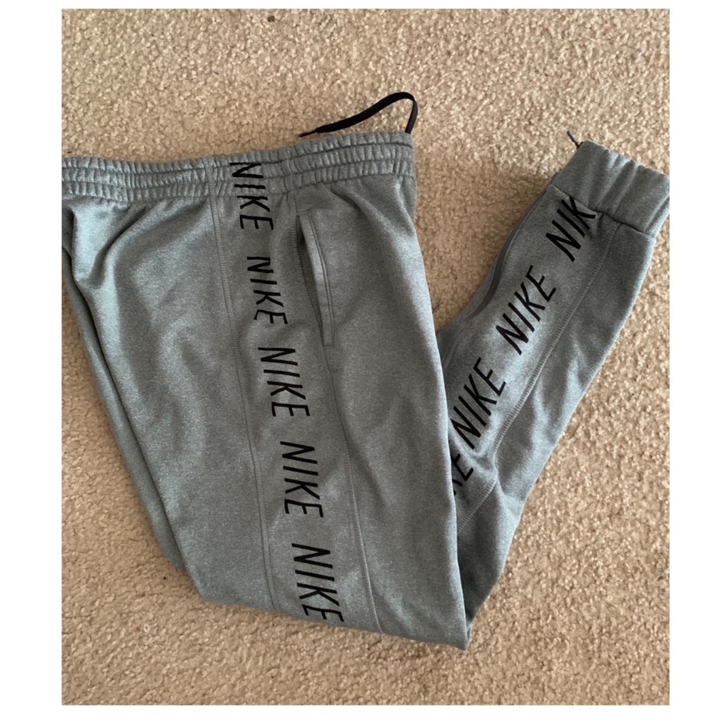 ✨ Nike track pants ✨